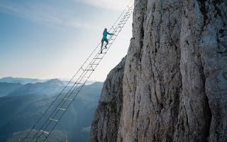 Viral Video: Man Climbs World's Most Dangerous Ladder Called Stairway to Heaven